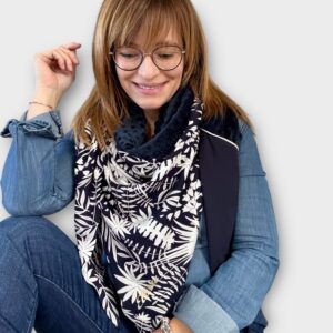 Ellécie crée des foulards élégants et uniques pour les femmes, alliant qualité et créativité. Chaque foulard est conçu en édition limitée avec une attention particulière à l’éthique et à l’originalité, offrant un accessoire qui permet à chaque femme de se sentir spéciale.