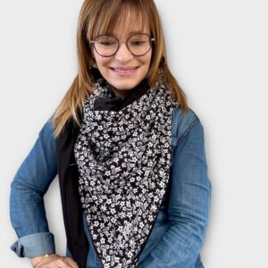 Ellécie crée des foulards élégants et uniques pour les femmes, alliant qualité et créativité. Chaque foulard est conçu en édition limitée avec une attention particulière à l’éthique et à l’originalité, offrant un accessoire qui permet à chaque femme de se sentir spéciale.