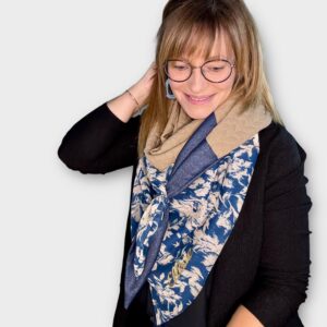 Ellécie crée des foulards élégants et uniques pour les femmes, alliant qualité et créativité. Chaque foulard est conçu en édition limitée avec une attention particulière à l’éthique et à l’originalité, offrant un accessoire qui permet à chaque femme de se sentir spéciale.